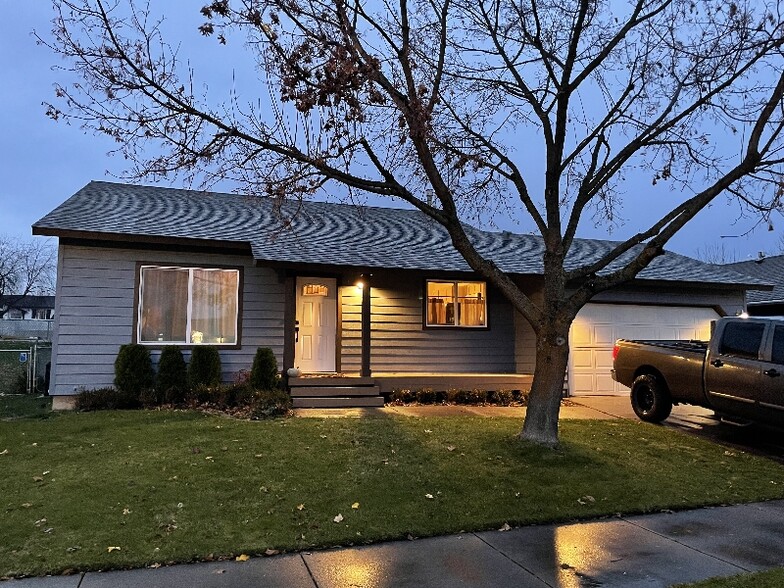 Building Photo - 1703 N Lea St