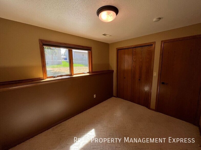 Building Photo - 3 BED 2 BATH HOME NEAR MORNINGSIDE PARK