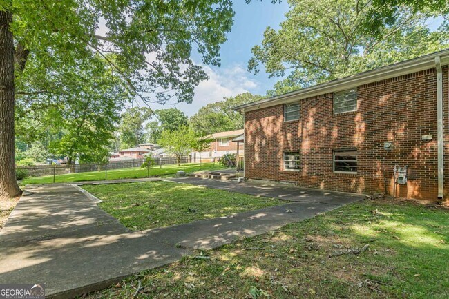 Building Photo - 2416 Timber Ridge Ct
