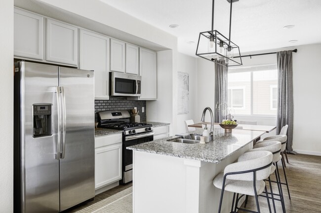 Building Photo - 2862 S Galapago Ct
