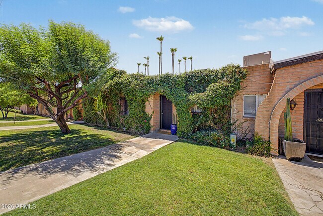 Building Photo - 3046 N 32nd St
