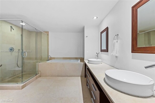 Building Photo - 2 br, 2 bath Condo - 475 Brickell Ave Apt ...