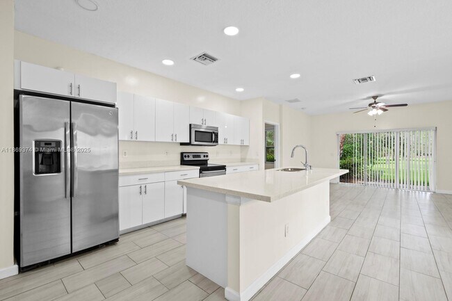 Building Photo - 2700 Creekside Dr