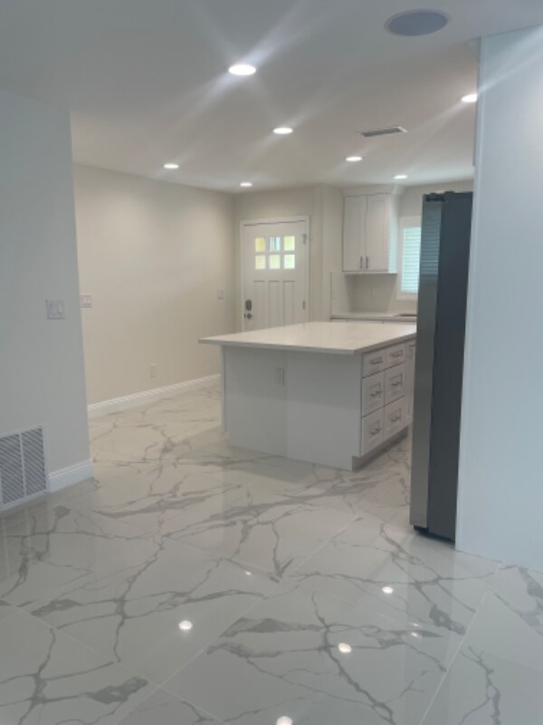 Building Photo - 1521 W Cerritos Ave