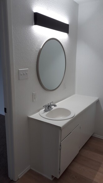 Building Photo - 508 E Le Roy St