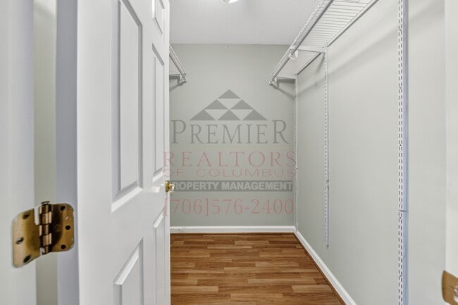 Building Photo - 7005 Robin's Nest Dr