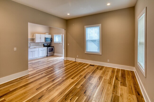 Building Photo - 2 Bed, 2 Bath Available Now!