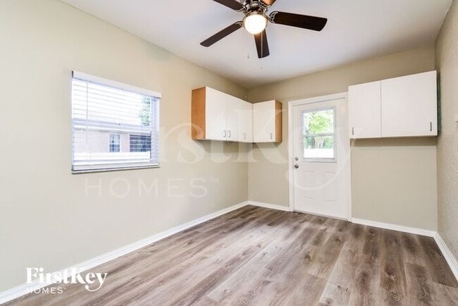 Building Photo - 3330 SW 27th Ave