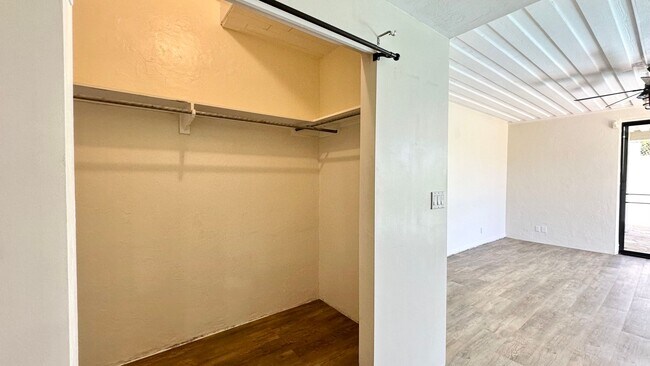 Building Photo - 3643 Diamond Head Rd