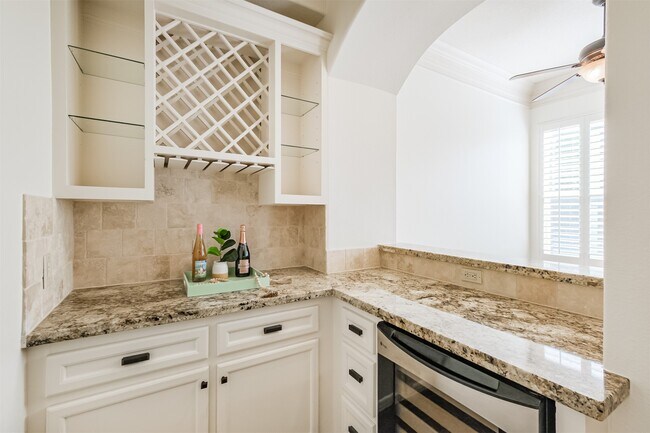 Building Photo - 407 W Bell St