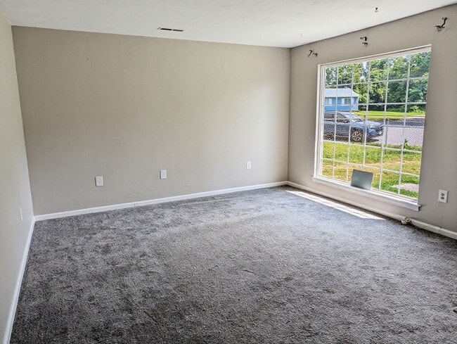 Building Photo - 2028 Top Hill Dr NW