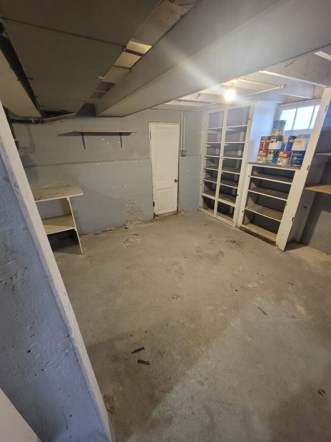 Building Photo - Charming 4 Bedroom on the North Side of Ma...