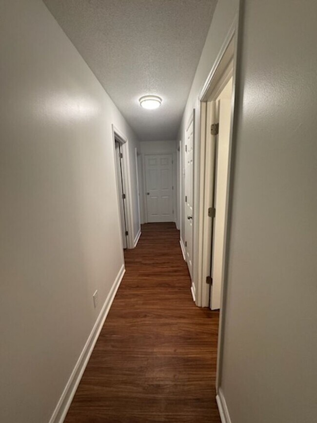 Building Photo - New renovation 3BR/2BA house $100 off FIRS...
