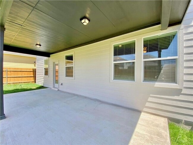 Building Photo - 208 Caisson Trl
