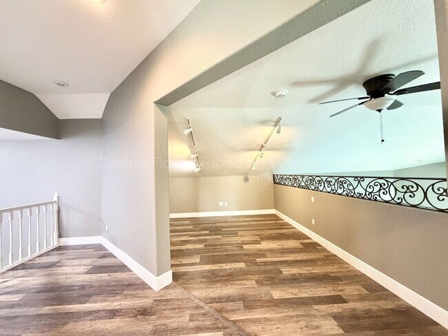 Building Photo - 5243 W Lake Butler Rd