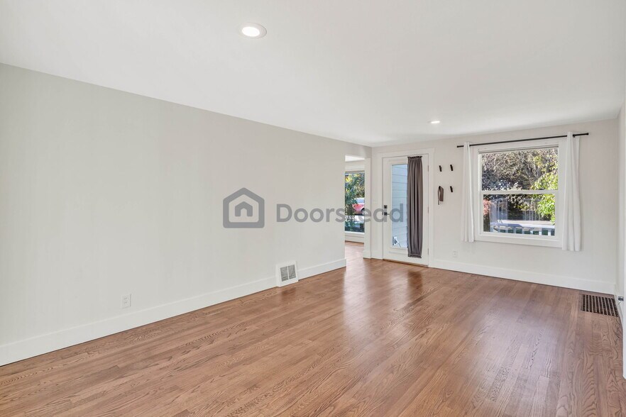 Building Photo - 7348 29th Ave SW