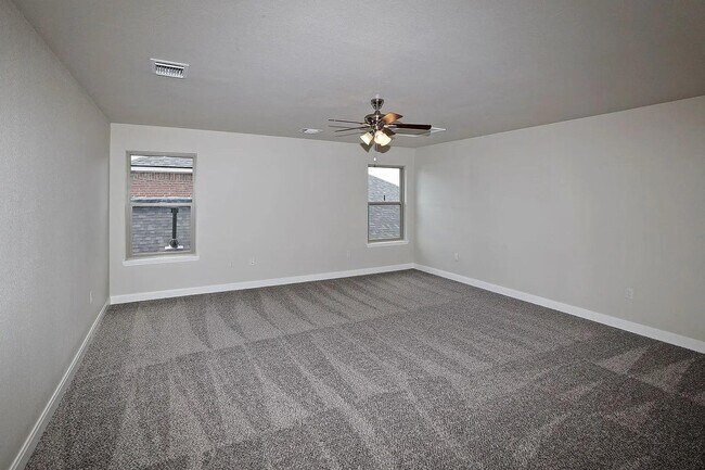 Building Photo - 7605 Woodford Ave