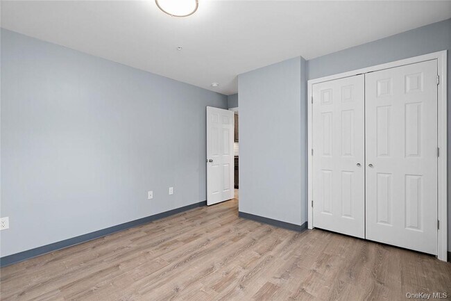 Building Photo - 20 Oak St