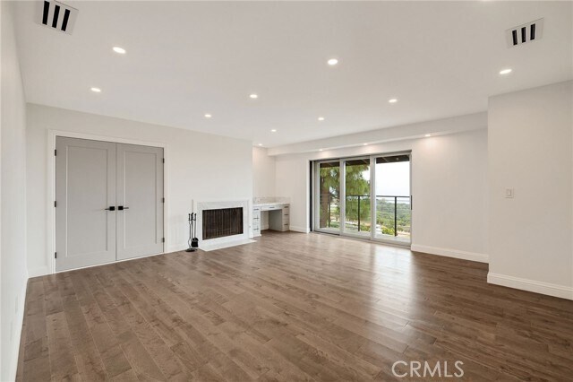 Building Photo - 1253 Vía Landeta