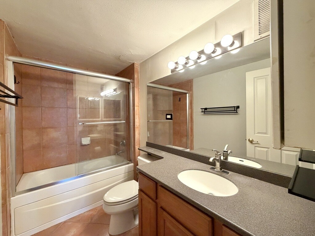 Building Photo - 4180 N Marine Dr