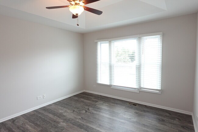 Building Photo - 231 University Ln