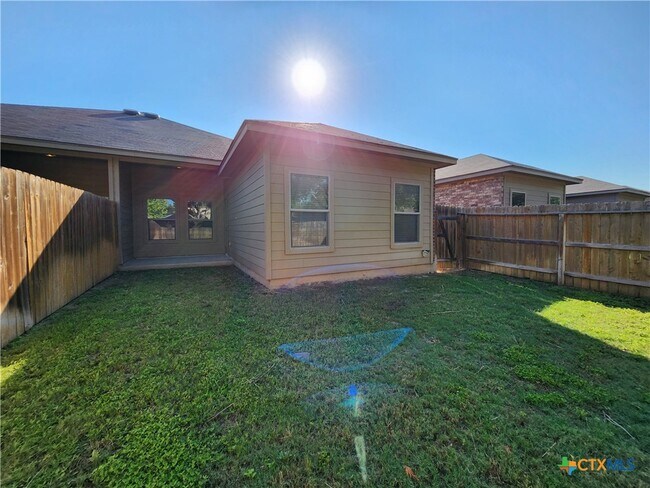 Building Photo - 1221 FM306