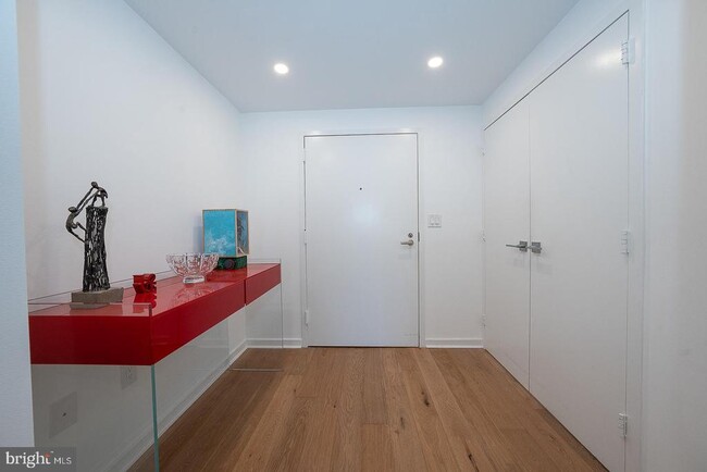 Primary Photo - 202 W Rittenhouse Square