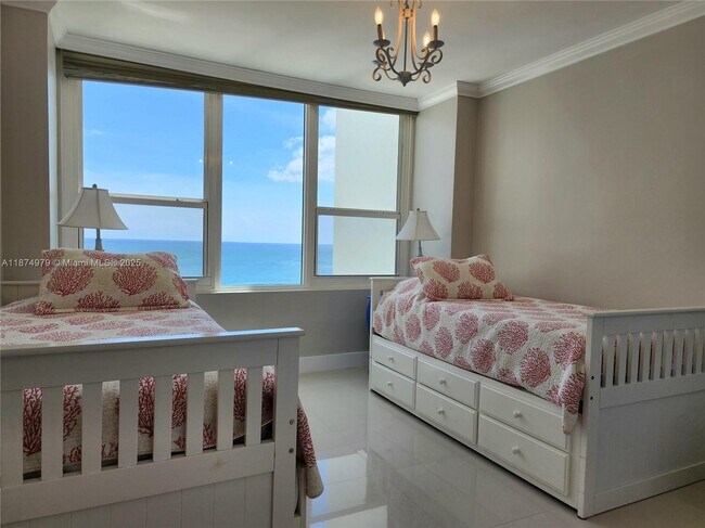 Building Photo - 3505 S Ocean Dr