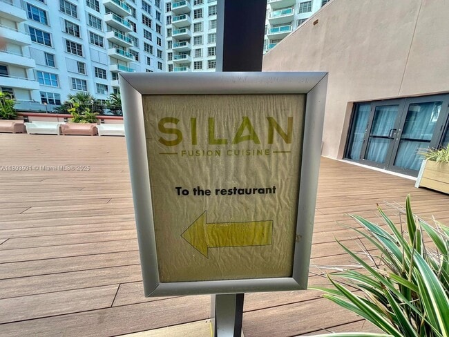 Building Photo - 5225 Collins Ave