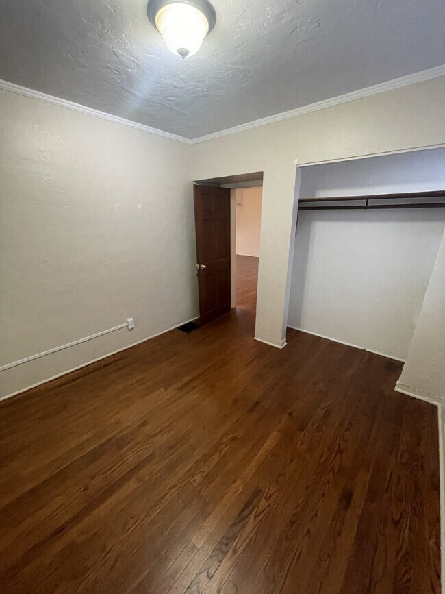 Building Photo - Cute 2 BR 1 BA Home in Midtown!