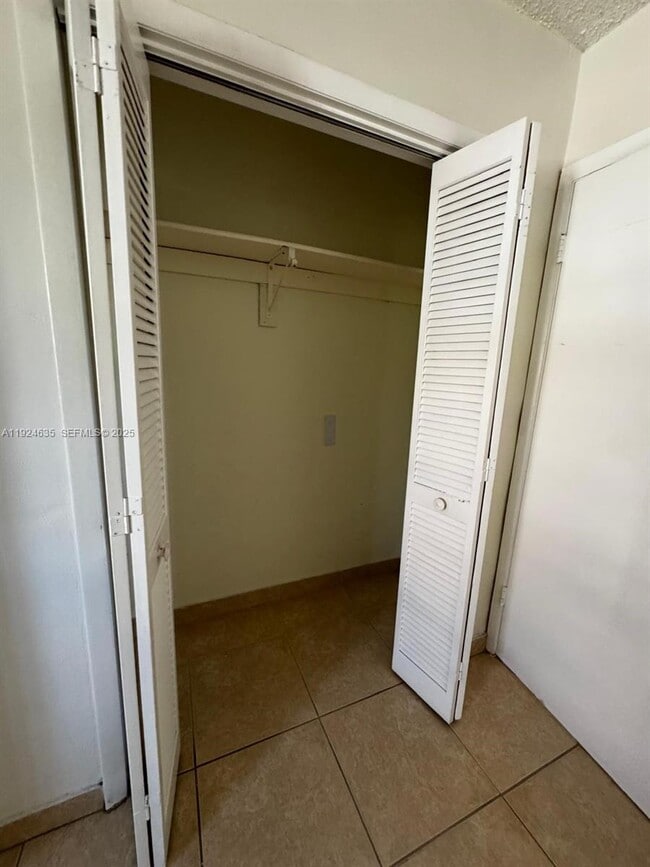 Building Photo - 4796 E 10th Ave