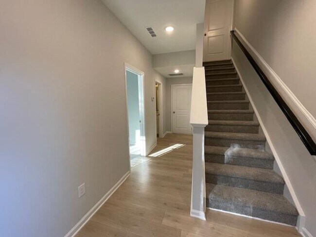 Building Photo - 1988 Chipley Dr