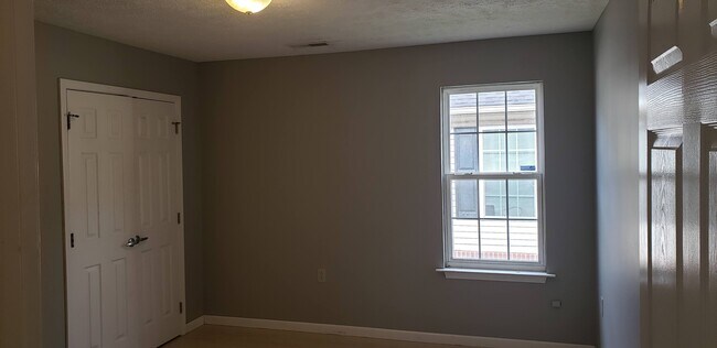 Building Photo - 220 Phillips St