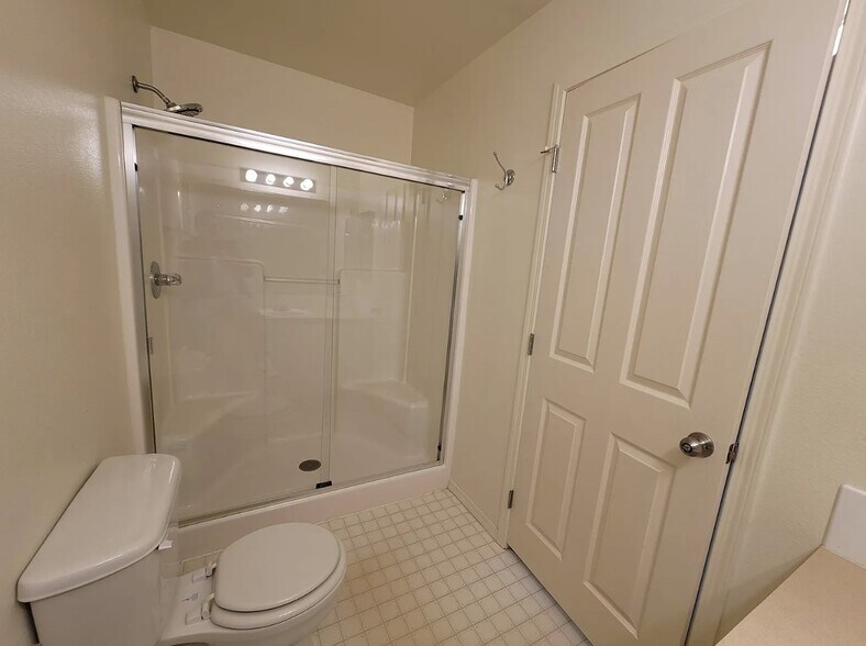 Master Bath - 1787 Kennedy Pl