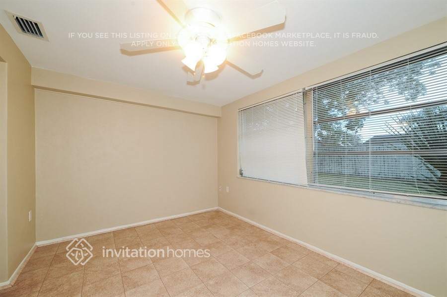 Building Photo - 3041 Holiday Lake Dr