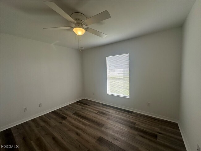 Building Photo - 3929 NW 42nd Ave