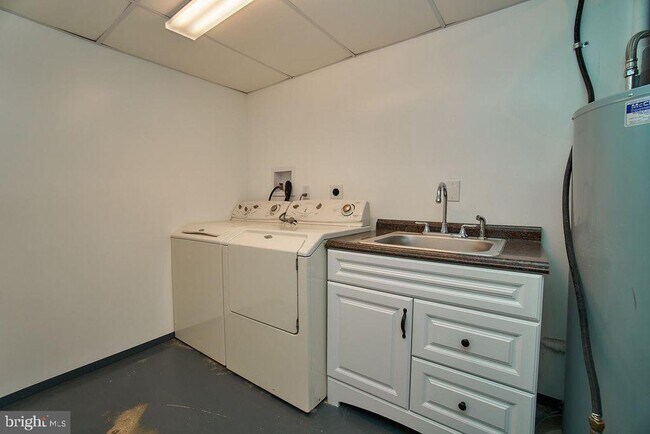 Building Photo - 8588 Coral Gables Ln