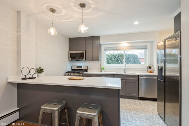 Building Photo - 606 Ridge Rd