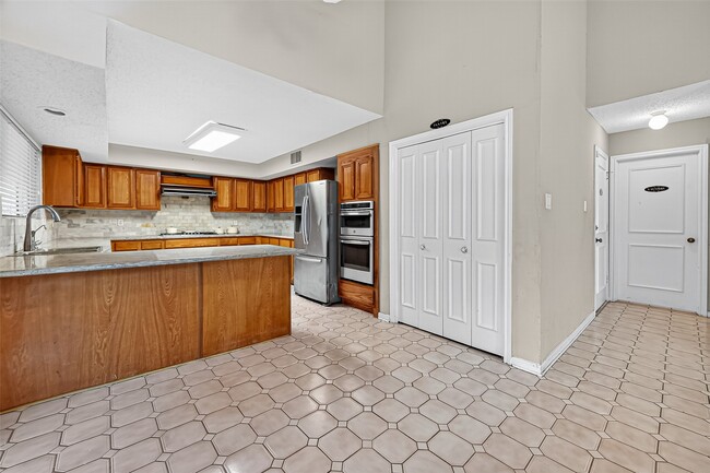 Building Photo - 1535 Beaconshire