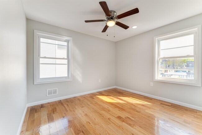 Building Photo - 1521 41st St