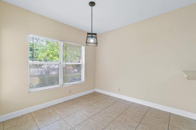 Building Photo - 809 Talia Cir