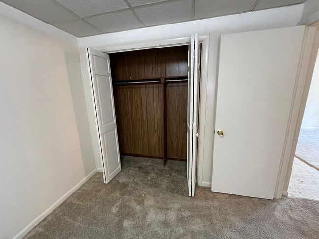 Building Photo - Apartment for Rent