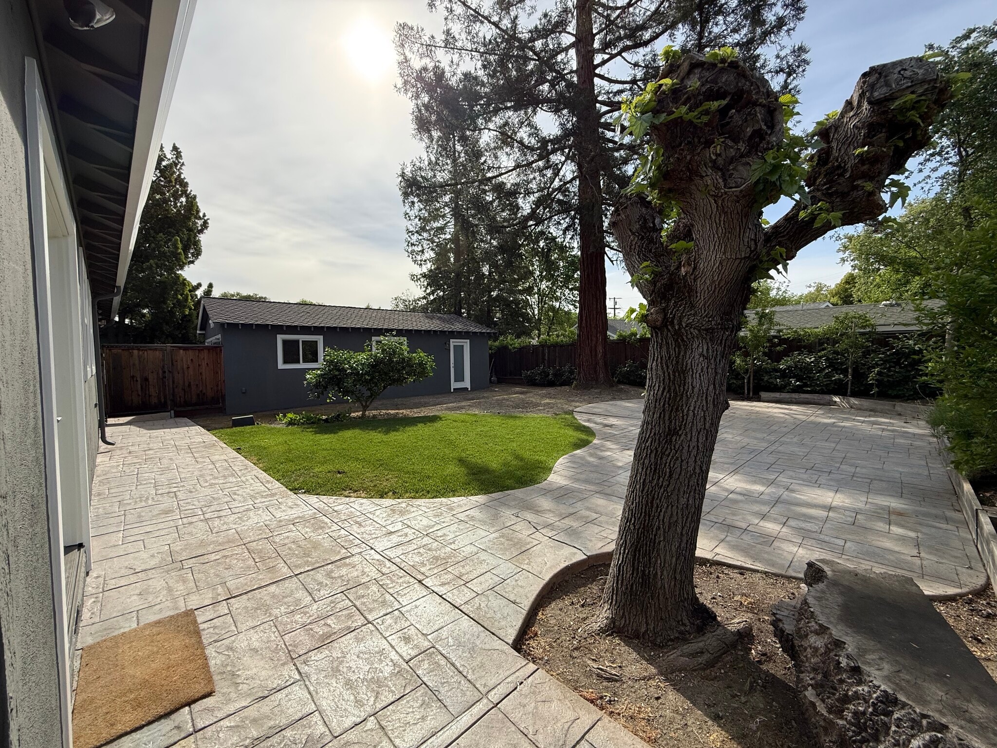 Building Photo - 3149 Rogers Ave