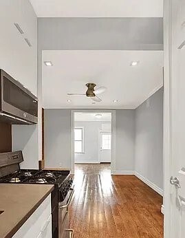 Primary Photo - 697 Tenth Avenue