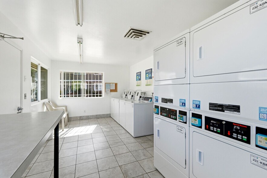 Building Photo - 27735 Mountain Meadow Rd