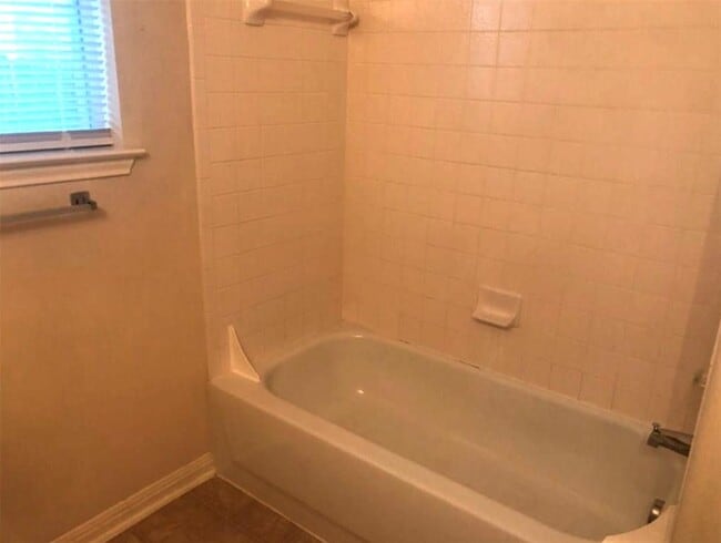 Building Photo - 1009 Middle Brook Dr