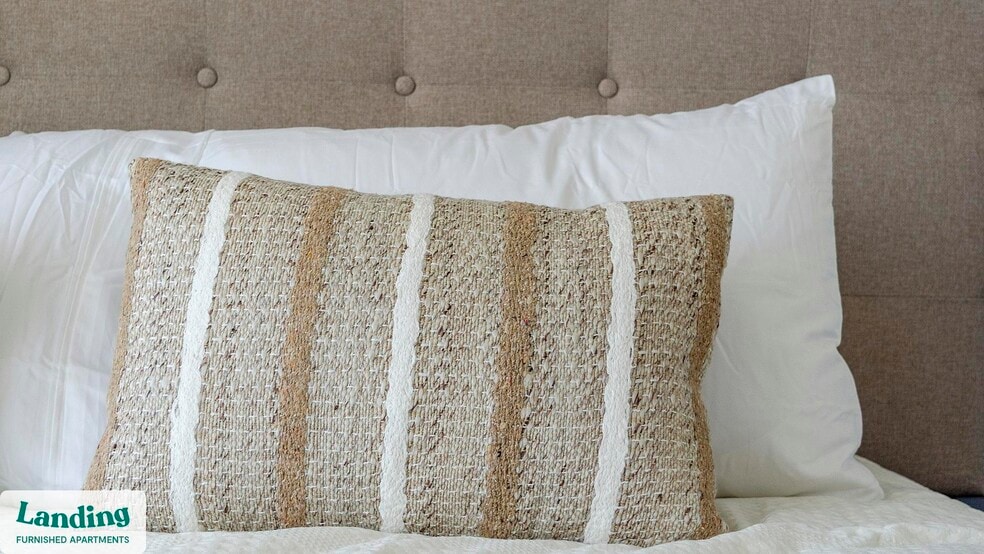 Building Photo - 650 N Main St