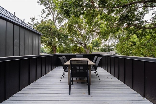 Building Photo - 1103 Cherico St