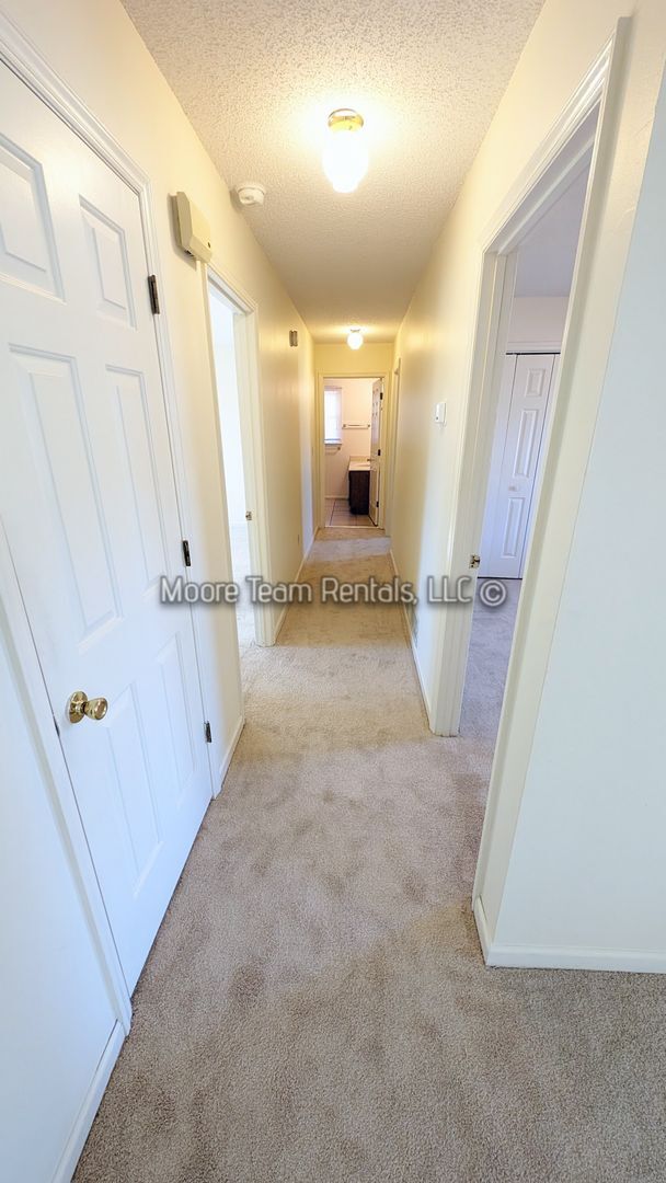 Building Photo - 2/2 & Office - Spacious Duplex