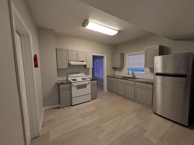 Building Photo - 614 Euclid St